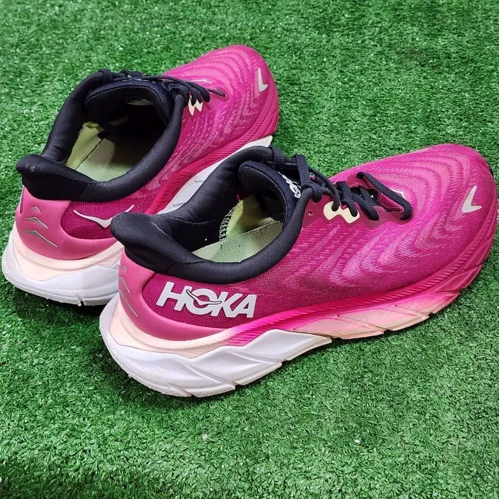 HOKA ARAHI 6 - Womens Athletic Shoes - SIZE 10B (Please See All Pictures))